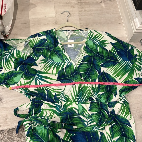 Venus Pre Loved Tropical Palm Trees Romper with Belt & Pockets, lined on bottom. - Picture 9 of 11